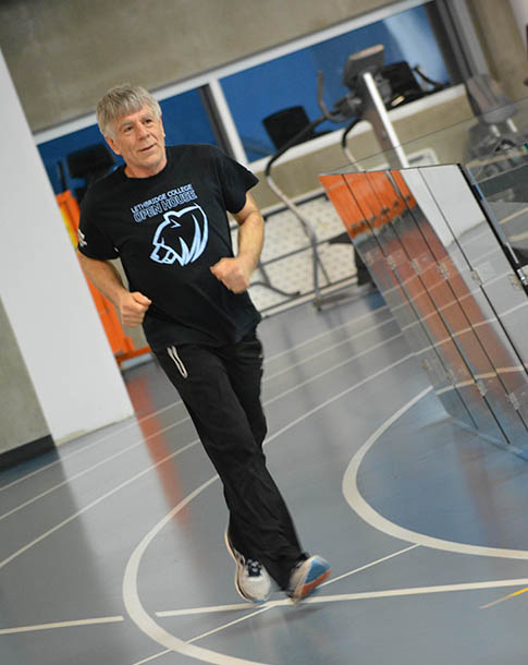 Finding your stride helps smokers butt out