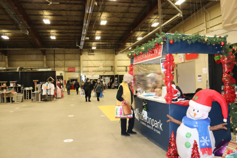 Christmas Farmers Market goes ahead amidst Covid-19